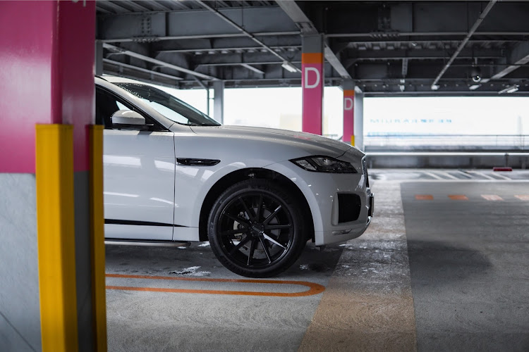 Fペースのjaguar・vossen・VFS-1・愛媛・立体駐車場に関するカスタム事例の投稿画像2枚目