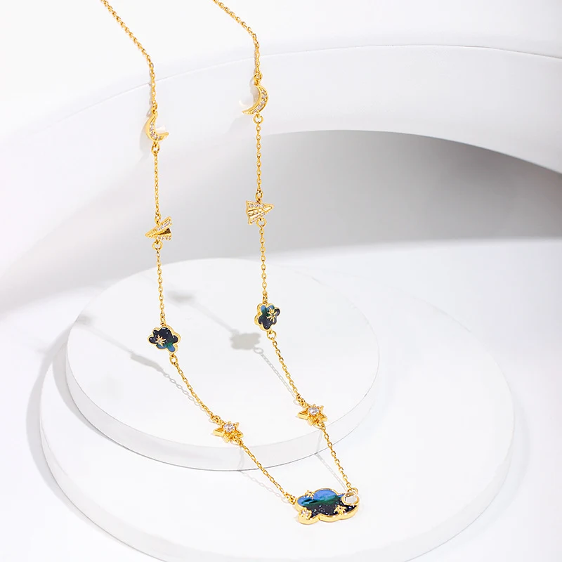 Collier de rêve en émail doré ciel étoilé, lune, nuage et bracelet assorti. Chaîne de pull, bijou élégant et intemporel.
