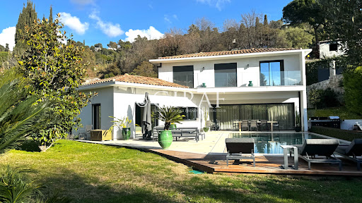 Maison avec piscine et jardin 1