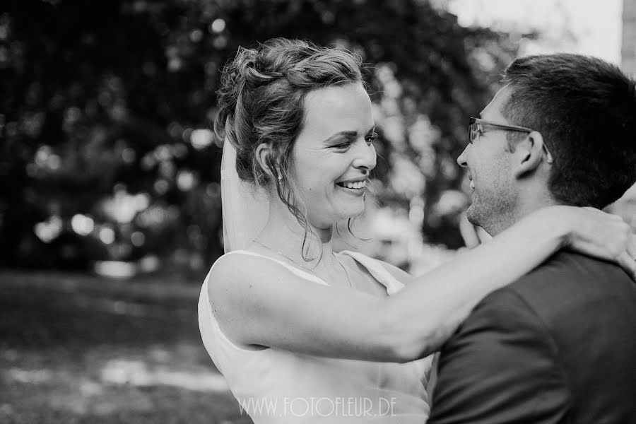 Fotógrafo de casamento Yuliya Suvorova (atelierfotofleur). Foto de 2 de janeiro 2019