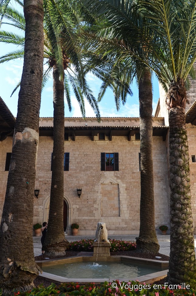  palma, palais almudaina, cour d'honneur