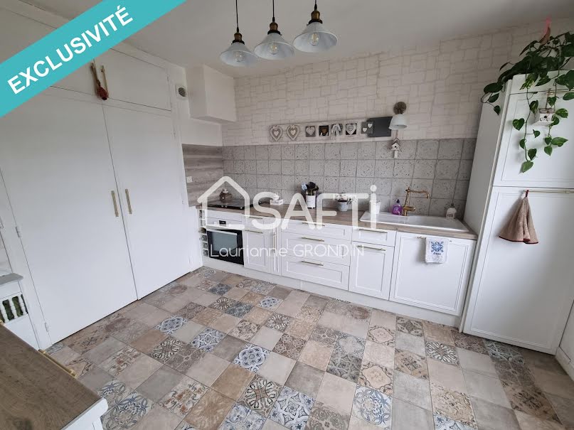 Vente maison 4 pièces 101 m² à Saint-Jean-d'Angély (17400), 222 000 €