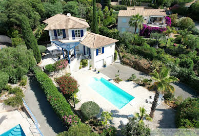 Villa avec piscine et terrasse 5