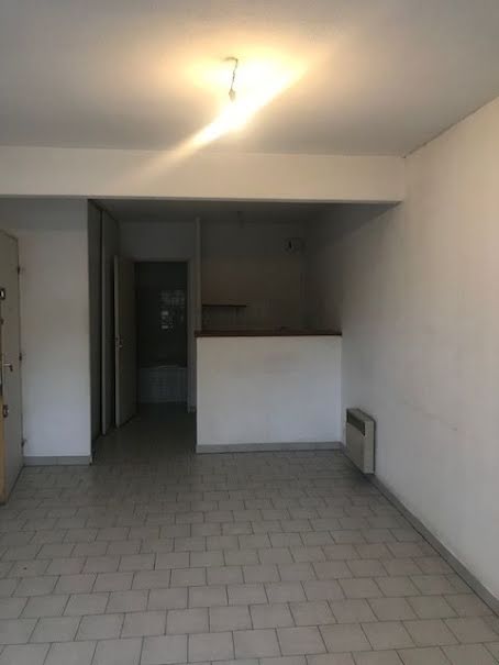 Location  appartement 1 pièce 28 m² à Nimes (30000), 410 €