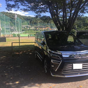 ヴォクシー ZRR85W