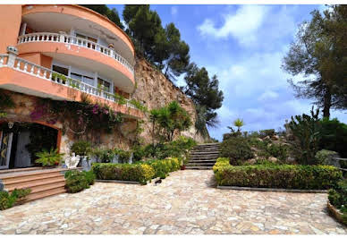 Maison avec piscine et terrasse 4