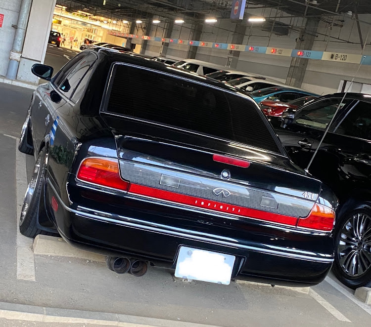 Q45の逆輸入車・左ハンドルに関するカスタム事例の投稿画像1枚目