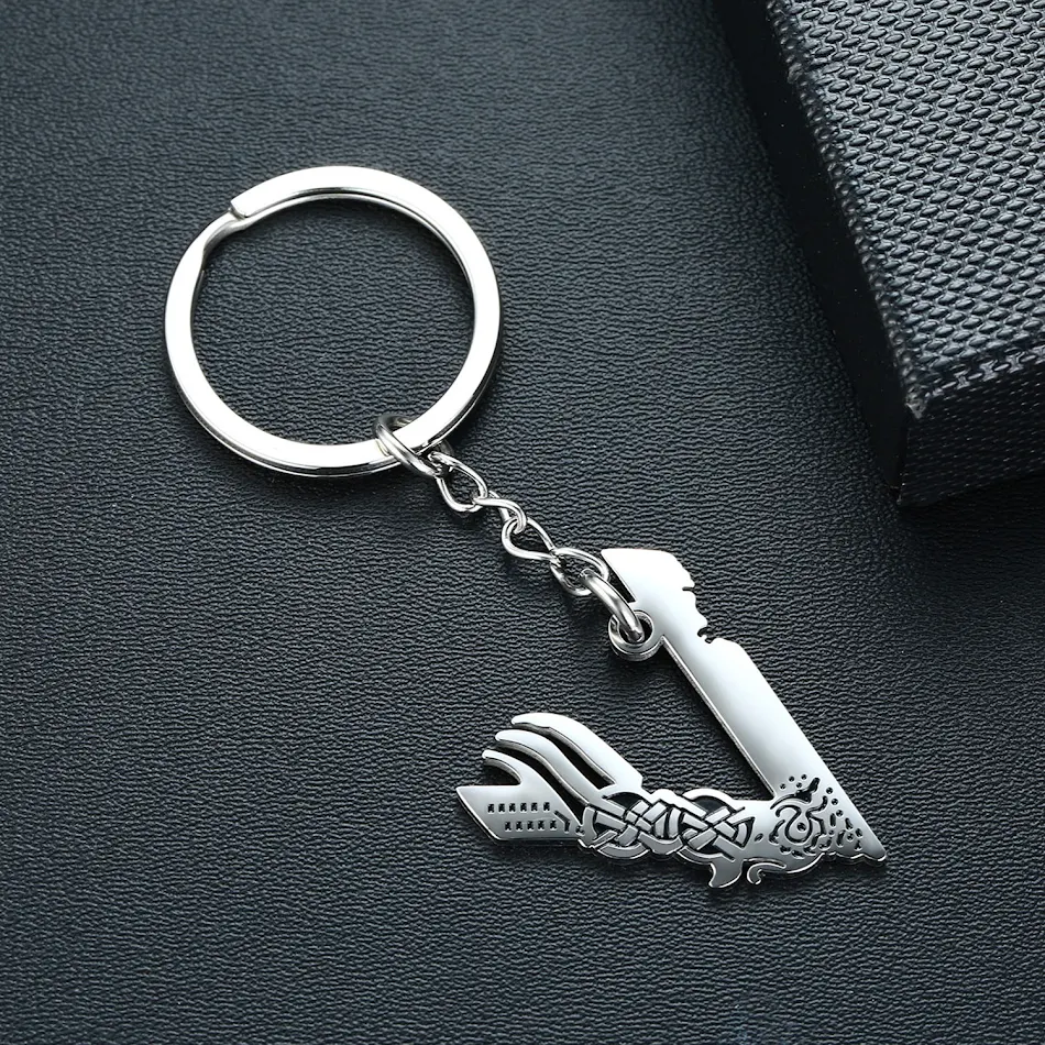 Chaveiro Viking em aço inoxidável em forma de V. Design nórdico único, resistente e durável. Perfeito para chaves, estilo e tradição.