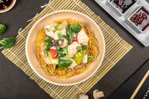 Pan Fried Noodles Chicken