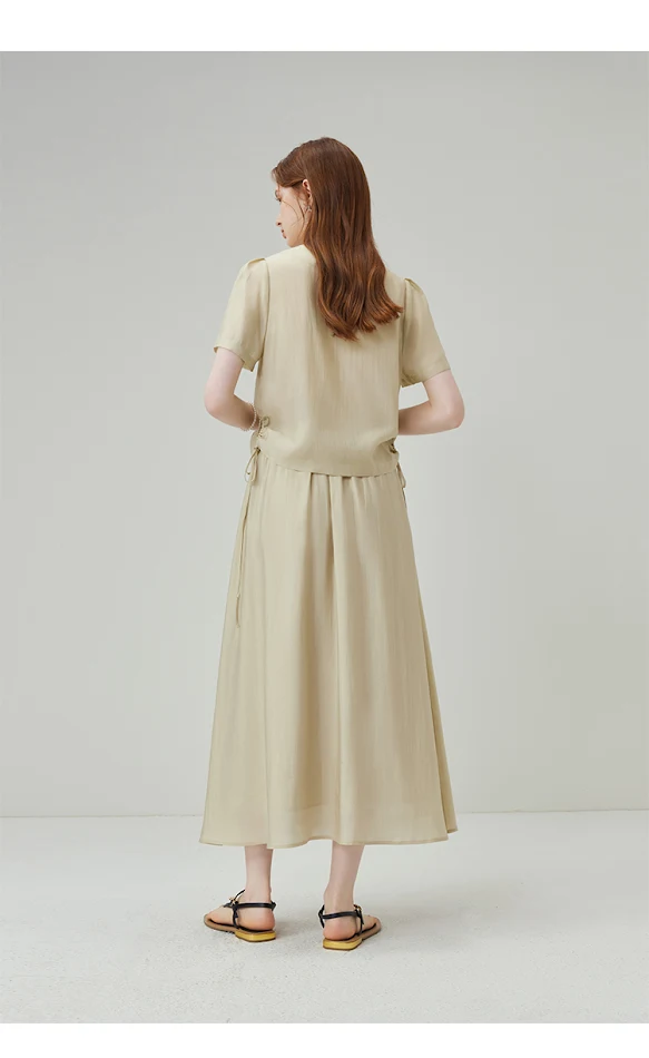 Ensemble mode femme top court et jupe, idéal pour un look tendance et élégant. Parfait pour sorties, soirées et occasions spéciales. Confortable et stylé.