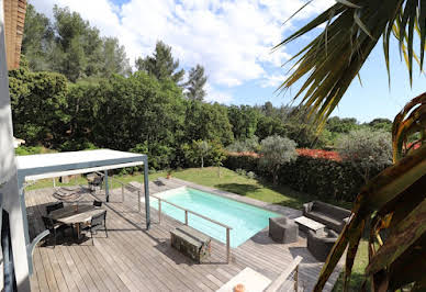 Villa with pool 9