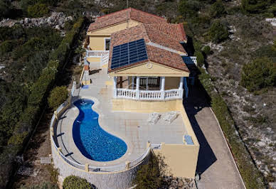 Villa with pool and terrace 9