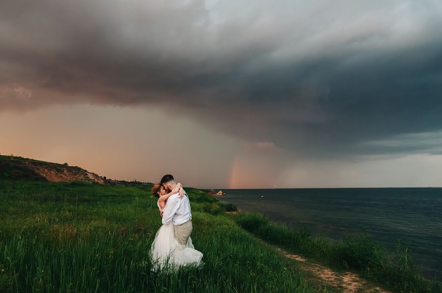 Fotógrafo de casamento Dima Karpenko (dimakarpenko). Foto de 11 de fevereiro 2017