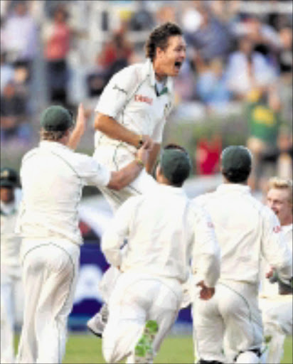 HERO: Spinner Paul Harris takes the wicket of Peter Siddle enroute to his maiden fiver against Australia at Sahara Park Newlands in Cape Town yesterday. 22/03/2009. Pic. Duif du Toit. © Gallo Images.