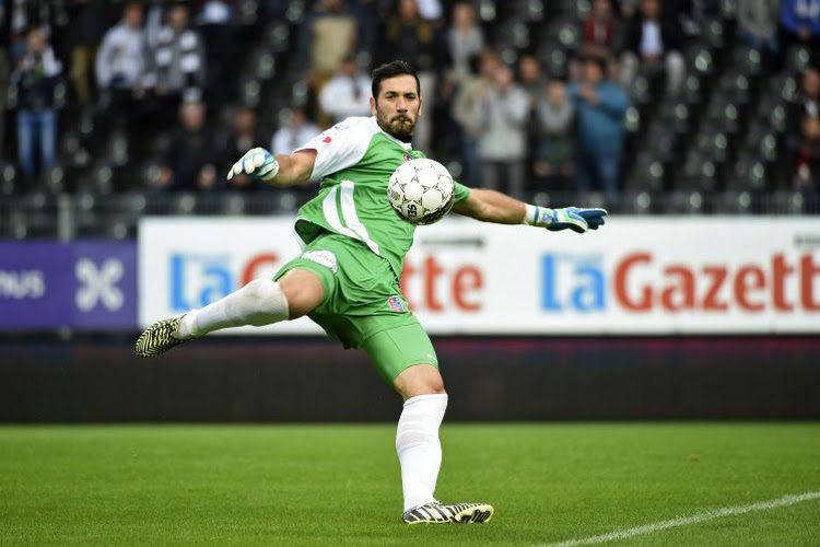 🎥 La grosse boulette d'un ancien gardien de Mouscron en Ligue des Nations 