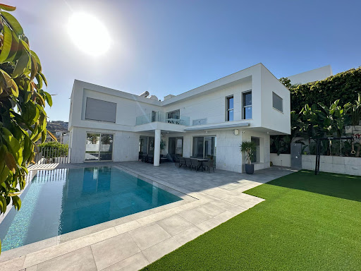 Maison avec piscine et jardin 1