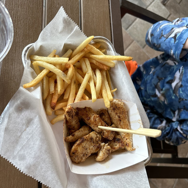 GF kids grilled chicken, fries in dedicated frier