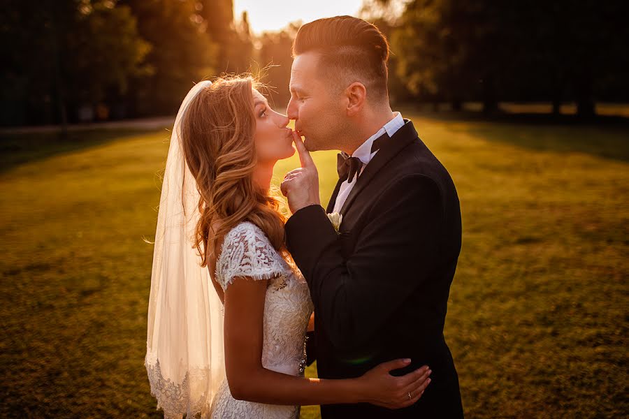 Fotógrafo de casamento Vali Matei (matei). Foto de 5 de janeiro 2017