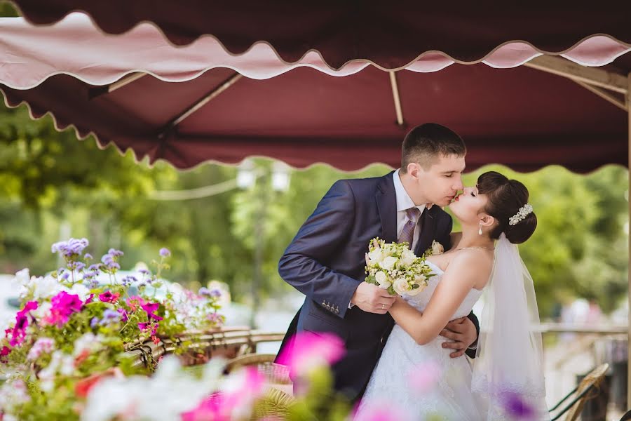 Fotógrafo de casamento Oksana Ladygina (oxanaladygina). Foto de 25 de julho 2015