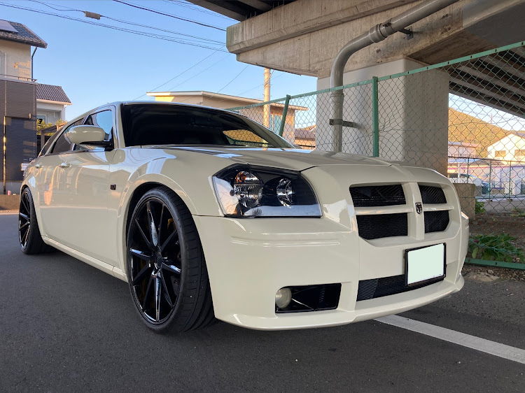 マグナムのダッジマグナムSXT・ダッジマグナムRT・今年もよろしくお願いしますに関するカスタム事例の投稿画像5枚目