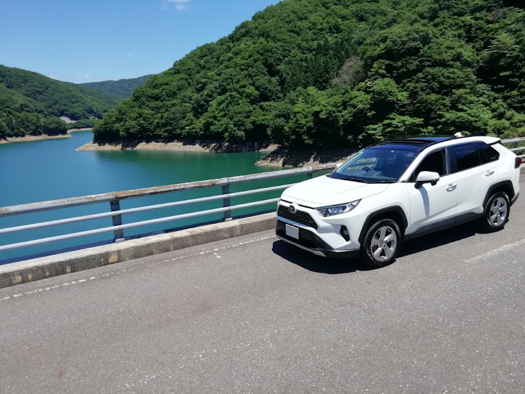 RAV4のドライブスポット・ハリアー・ダム湖・映えスポット・梅雨の晴れ間に関するカスタム事例の投稿画像2枚目