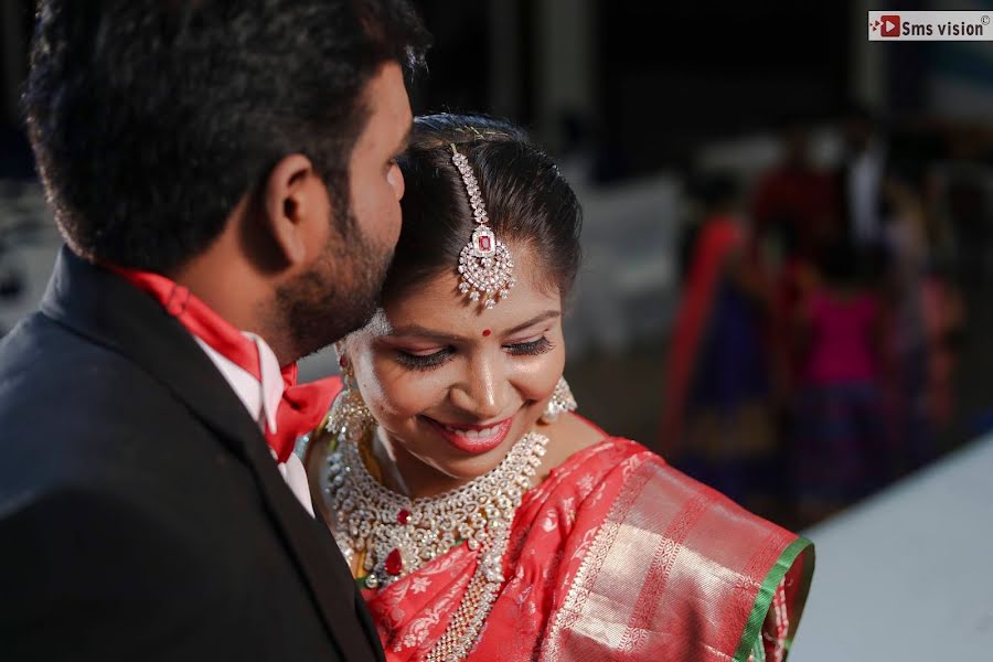 Fotógrafo de casamento Vishnu Shenoy (smsvisionkochi). Foto de 6 de janeiro 2022