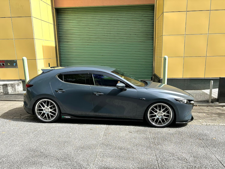 MAZDA3の4月もよろしくお願い致します🌸・樗谿公園を背景にパシャリ・1人でプチドライブ🚙💨・鳥取東照宮・やまびこ館に関するカスタム事例の投稿画像3枚目