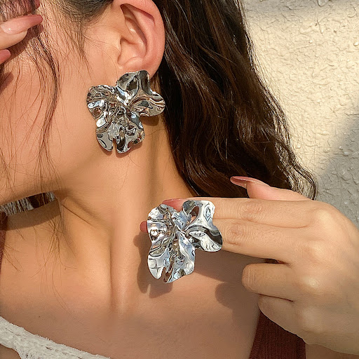 Title 9, Womens Fashion Design Glossy Folding Stud Earr...