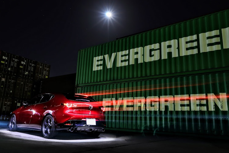 MAZDA3の広島・６月もよろしくお願いします・リアワイパー有り派？無し派？・機能派・見た目派に関するカスタム事例の投稿画像2枚目