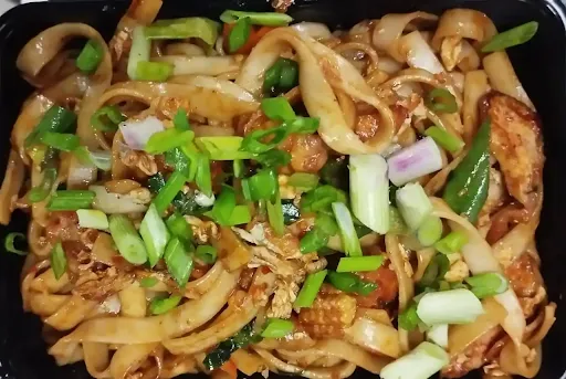 Chicken Thai Flat Noodles (Spicy)