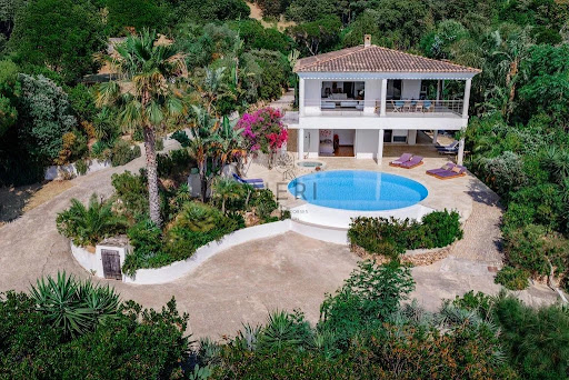 Villa with pool 1