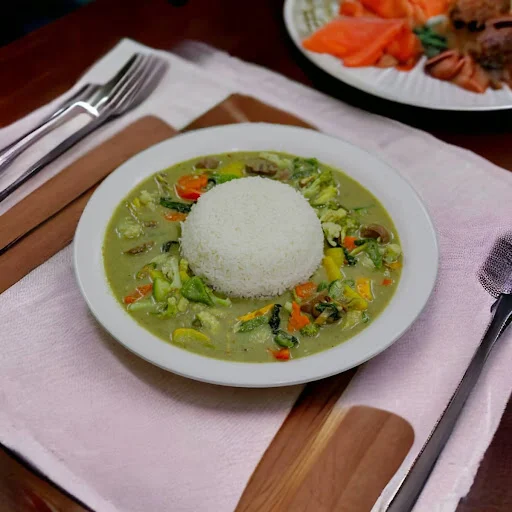 Chicken Thai Green Curry With Steamed Rice