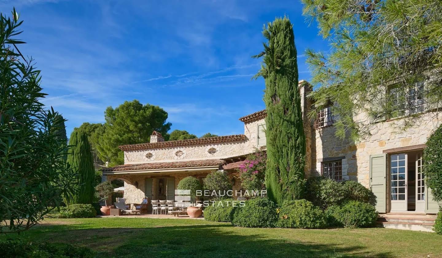 Villa with pool and garden Mougins