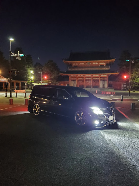 エルグランドのエアサスはモテるらしい・いつもいいねありがとうございます😊・壱夜會・エアサスのある生活に関するカスタム事例の投稿画像1枚目