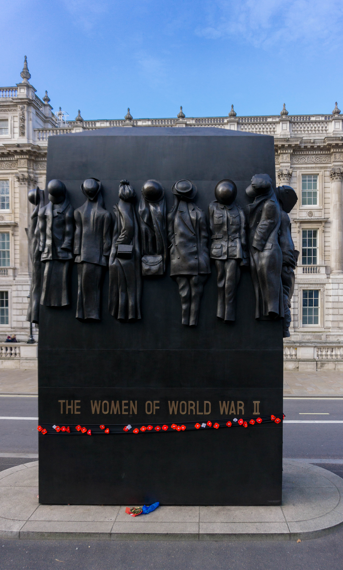 Monument to the Women of World War II di anapeas