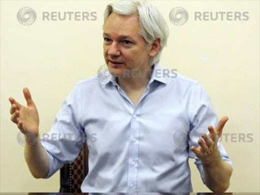 Wikileaks founder Julian Assange speaks to the media inside the Ecuadorian Embassy in London June 14, 2013. /REUTERS