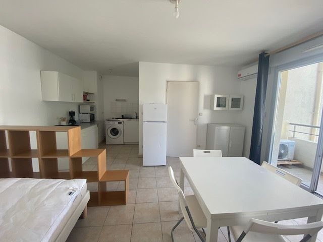 Location meublée appartement 1 pièce 27 m² à Montfavet (84140), 585 €