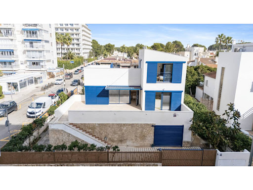 Maison avec piscine et terrasse 1