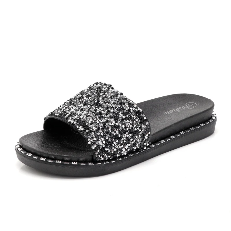 Sandali da donna con strass e paillettes, perfetti per un look scintillante. Ideali per serate speciali ed eventi eleganti.