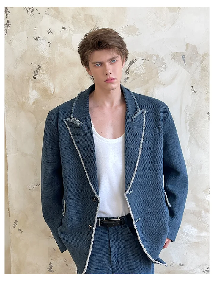 Profile Washed Denim Burr Takım Elbise, rahat ve şık görünüm. Yıkanmış denim kumaş, her ortama uygun, konforlu bir seçim.