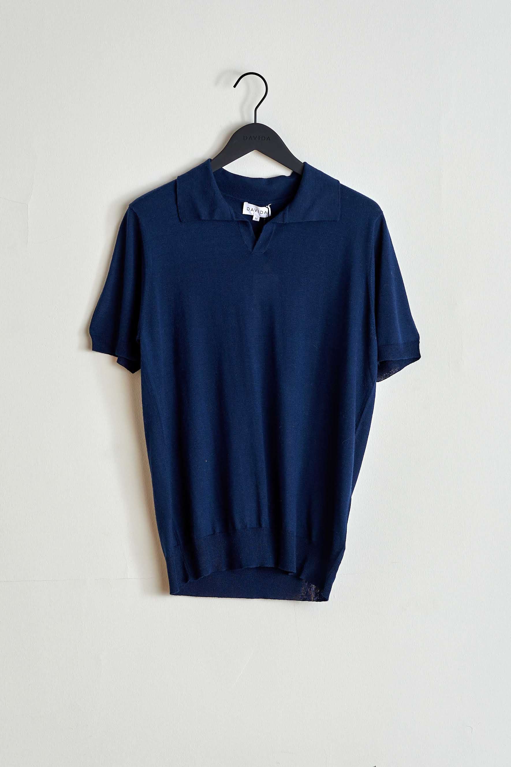 Man Fine Knit Open Collar T-shirt