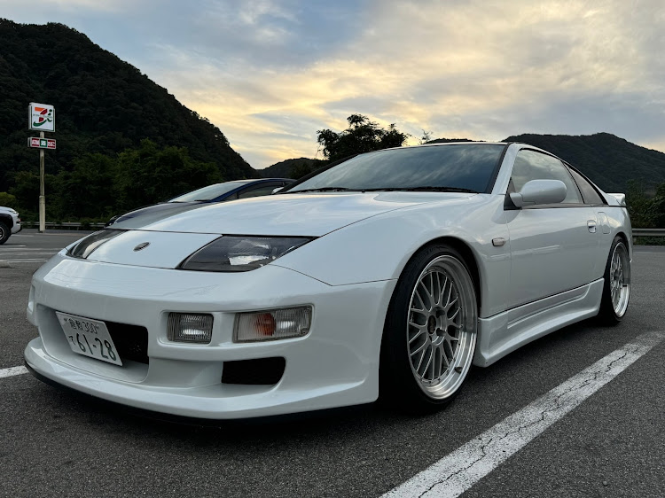 フェアレディZの夕活・マジックアワーと愛車・涼しくていい感じ♪・スポーツカーに乗ろうと思う。に関するカスタム事例の投稿画像1枚目