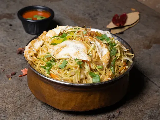 Egg Hakka Noodles