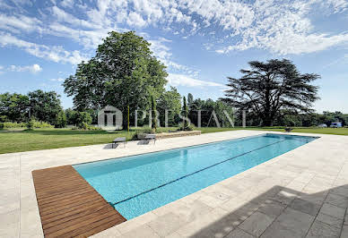 Maison avec piscine et terrasse 10