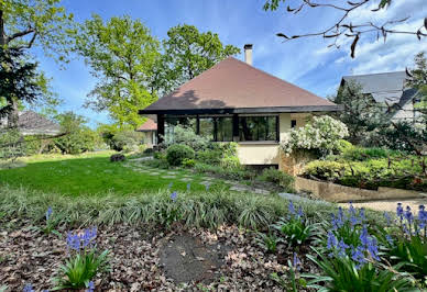 House with garden and terrace 13