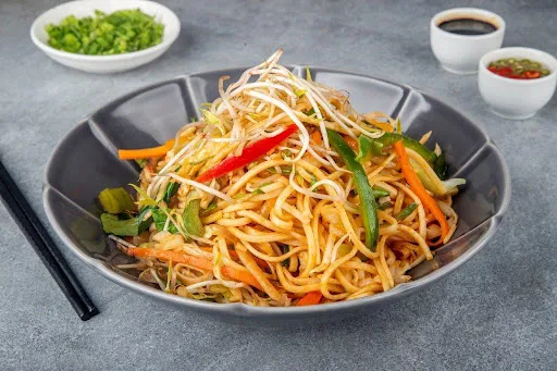 Hakka Noodles Veg [Serves 1-2]