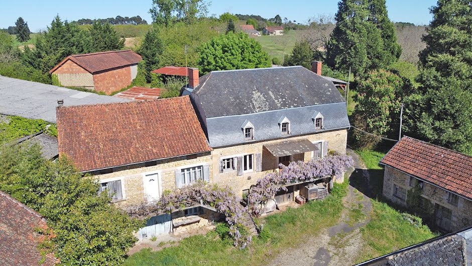 Vente ferme 9 pièces 131 m² à La Chapelle-Aubareil (24290), 212 000 €