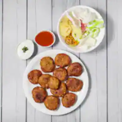 Sabudana Vada With Curd And Fryums