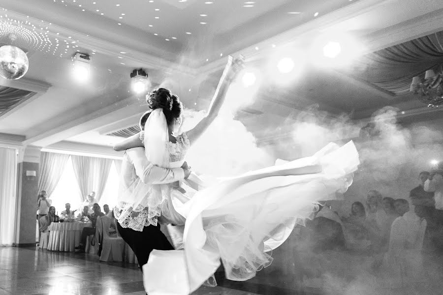 Hochzeitsfotograf Denis Smirnov (denissmirnov). Foto vom 19. April 2018