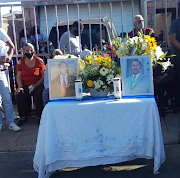 Mourners have started to gather to pay tribute to Charl Kinnear, an Anti-Gang Unit officer who was killed on Friday.